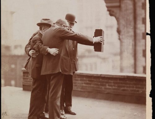 Selfie con banco ottico
